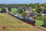 01 1075 fährt mit dem Sonderzug aus Apeldoorn in Beekbergen ein, wo auch neben der Strecke Volksfeststimmung herrschte. (06.09.2026) <i>Foto: Joachim Schmidt</i>