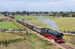 Wie immer fand die Veranstaltung "Terug naar Toen" unter regem Interesse der Bevölkerung statt. Auch in der Ausfahrt des Sonderzuges nach Loenen mit 41 241 waren in Beekbergen nicht nur Eisenbahnfotografen anwesend. (06.09.2026) <i>Foto: Joachim Schmidt</i>