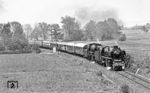 Den Eröffnungszug des Dampfprogramms bespannten 01 1100 und 23 105, die sich hier bei Bayreuth auf dem Rückweg nach Nürnberg befinden. (16.05.1985) <i>Foto: Karsten Risch</i>