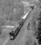 01 1100 und 23 105 mit dem Eröffnungszug des Dampfprogramms 1985 am Sonnenburgtunnel im Pegnitztal bei Rupprechtstegen. (16.05.1985) <i>Foto: Karsten Risch</i>