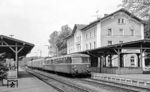 798 686 mit 998 795 geht als N 6561 in Neukirchen (b Sulzbach-Rosenberg) an einen Bn-Wagenzug nach Nürnberg über. (18.05.1985) <i>Foto: Karsten Risch</i>