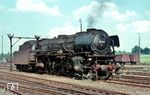 Die Hannoveraner 01 brachten planmäßig die Transitzüge nach Berlin bis Helmstedt. So wurde auch 01 206 in Helmstedt angetroffen. Nach einem Unfall wurde die Lok am 27.11.1968 z-gestellt. (05.1967) <i>Foto: Rolf Hahmann</i>