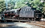 Die Trierer 01 235 wendet im Bw Köln-Deutzerfeld. Nahezu unbemerkt von der Öffentlichkeit verschwand Ende 2020 mit dem Abriss des über 100 Jahre alten Lokschuppens das letzte Stück Kölner Eisenbahngeschichte. Das Bw Köln-Deutzerfeld ist damit faktisch nicht mehr vorhanden. Bereits zum Fahrplanwechsel im Dezember 2014 waren auch die beiden Drehscheiben und die zugehörenden Gleisanlagen stillgelegt worden.  (07.1967) <i>Foto: Rolf Hahmann</i>