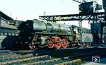 Die 01.5 des Bw Wittenberge bespannten ab 1966 "aus der Mitte heraus" die Transitzüge zwischen Hamburg und Berlin und lösten damit die bislang eingesetzten Loks der Baureihe 03 ab. Die noch mit Boxpok-Rädern ausgestattete 01 503 besucht das Bw Hamburg-Altona. (08.1968) <i>Foto: Rolf Hahmann</i>