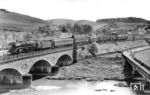 41 043 (Bw Siegen) mit P 1257 nach Hagen auf der Lennebrücke bei Lenhausen (30.04.1951) <i>Foto: Carl Bellingrodt</i>