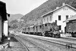 ÖBB 770.86 im Bahnhof Kienberg-Gaming. Die Erlauftalbahn ist eine Nebenbahn, die in Pöchlarn von der Bahnstrecke Wien–Salzburg (Österreichische Westbahn) abzweigt. Die Entstehung der Bahn reicht bis in die Mitte des 19. Jahrhunderts zurück und wurde 1877 eröffnet. Mit Fahrplanwechsel im Dezember 2010 stellten die ÖBB den Personennahverkehr zwischen Scheibbs und Kienberg-Gaming zugunsten einer Busverbindung ein, wodurch die zur Ybbstalbahn gehörende Museumsbahn ihren Bahnanschluss verlor. Die ursprünglich aus Bayern stammende 770.86 war bis 1966 auf der Erlauftalbahn zum Einsatz. (16.06.1962) <i>Foto: Basil Roberts</i>