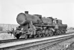 Die windleitblechlose 52.3810 (WLF, Baujahr 1944) in Wien. Die zuletzt zur Zfst Wien-Stadlau gehörende Lok wurde am 01.02.1973 ausgemustert. (14.06.1962) <i>Foto: Basil Roberts</i>