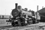 Der Graz-Köflacher Bahn und Busbetrieb war ursprünglich Teil der Graz-Köflacher Eisenbahn- und Bergbaugesellschaft in der Weststeiermark und war Betreiberin einiger Eisenbahnstrecken, wie der Köflacherbahn. Seit 1878 wurden die Strecken durch die vormalige Südbahngesellschaft geführt. Am 1. Juli 1924 übernahm die GKB ihre Strecken im Eigenbetrieb durch eine eigens dafür geschaffene Eisenbahndirektion in Graz. Im Laufe ihres Bestehens kaufte die GKB immer wieder altbrauchbare Lokomotiven von der Südbahn oder den Österreichischen Bundesbahnen. Dazu gehörte auch 56.3245 (ex 170.575, WrN, Baujahr 1918), die am 19.12.1951 von den ÖBB übernommen worden war. (14.06.1962) <i>Foto: Basil Roberts</i>