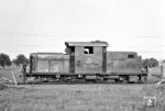Die Reihe 2041/s war ein dieselelektrisch angetriebener Schmalspur-Gepäcktriebwagen der BBÖ. In der Praxis wurden sie allerdings fast ausschließlich als Diesellokomotive genutzt. Zwischen 1936 und 1940 wurden 12 Lokomotiven gebaut. Die Loks kamen mit Ausnahme der Steyrtalbahn und der Vellachtalbahn auf allen ÖBB-Schmalspurstrecken mit 760-mm-Spurweite zum Einsatz. Die ÖBB gab ihnen ab 1953 die Bezeichnung 2091.01–12, womit sie durch die führende Ziffer 2 als Lokomotive klassifiziert wurden. 2091.05 lief dem Fotografen auf der Lokalbahn Ober-Grafendorf–Gresten über den Weg. (15.06.1962) <i>Foto: Basil Roberts</i>