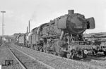 052 286 vor dem Ng 17602 nach Wuppertal-Vohwinkel im Bahnhof Wuppertal-Wichlinghausen. (26.05.1972) <i>Foto: Wolfgang Bügel</i>