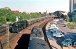01 0502 vom Bw Wittenberge hat mit dem D 166 aus Berlin in Hamburg-Dammtor sein Ziel in Altona fast erreicht. (05.1973) <i>Foto: Jürgen Hagemann</i>