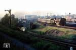 01 0503 fährt mit dem D 165 nach Berlin in Höhe des Bw Hamburg-Rothenburgsort durch den S-Bahn-Haltepunkt Hamburg Tiefstack. (09.1970) <i>Foto: Jürgen Hagemann</i>