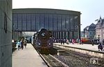 01 507 vom Bw Erfurt P ist mit dem D 129 "Sassnitz-Express" (München - Stralsund - Malmö) in Berlin Zoologischer Garten eingefahren. (05.1967) <i>Foto: Jürgen Hagemann</i>