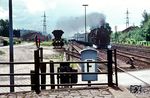 012 052 stürmt mit dem D 735 (Köln - Norddeich) durch den Bahnhof Ihrhove. (06.1971) <i>Foto: Jürgen Hagemann</i>