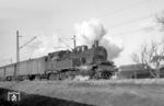 Bei der Ausfahrt aus München Hbf kam es zu einer Parallelfahrt mit der Münchener 78 303 vor dem P 1321 nach Bayrischzell. (03.01.1967) <i>Foto: Reinhard Gumbert</i>