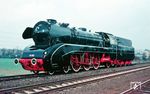 Für die Ausstellung "125 Jahre Deutsche Eisenbahn" in Nürnberg wurde 10 002 (Bw Bebra) in Minden (Westf) mit einer Neulackierung hergerichtet.  (25.11.1960) <i>Foto: Carl Bellingrodt</i>