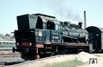 Mit Übernahme der Görlitzer Kreisbahn durch die Deutsche Reichsbahn im Jahr 1948 konnten die Personenzüge auch den Görlitzer Bahnhof als Endpunkt anfahren; dadurch wurde die Ursprungsstrecke um 800 m länger. 92 6484 (ex Niederlausitzer Eisenbahn, BMAG, Baujahr 1929) steht hier im Bahnhof Görlitz. Dahinter ist noch ein übrig gebliebener Oberleitungsmast der Vorkriegs-Elektrifizierung nach Schlesien zu sehen. (05.1969) <i>Foto: Rolf Hahmann</i>