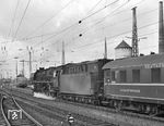 01 1077 verlässt mit dem D 597 (Köln - Hamburg-Altona) den Bremer Hauptbahnhof. Der Schlafwagen wurde leer nach Hamburg überführt. (05.1968) <i>Foto: Hans Landwehr</i>