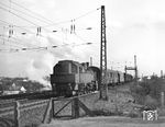 Die Bremer 94 1373 mit einem bunt zusammengewürftelten Nahgüterzug am Bremer Rangierbahnhof. (03.1968) <i>Foto: Hans Landwehr</i>