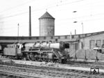 03 182 in ihren letzten aktiven Tagen in ihrem Heimat-Bw Bremen Hbf. Neben 03 090 wurde sie am 30.09.1968 als letzte Bremer 03 z-gestellt. (08.1968) <i>Foto: Hans Landwehr</i>