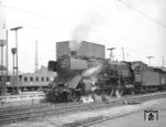 Die Bremer 01 167 startet mit dem E 751 nach Hamburg-Altona in Bremen Hbf. (07.1968) <i>Foto: Hans Landwehr</i>