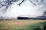 Mit 135 km/h befördert die Osnabrücker 01 1060 den D 94 nach Köln bei Tostedt. (04.1965) <i>Foto: Detlev Luckmann</i>