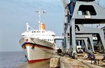 Mittlerweile ist das Passagierschiff "Europa" in der 6. Generation unterwegs. Die vierte "Europa" lief am 18. Oktober 1952 als "Kungsholm" in Schweden vom Stapel. 1965 wurde das Schiff vom Norddeutschen Lloyd (NDL) übernommen und leitete den Übergang von der Linienschifffahrt zur Kreuzschifffahrt ein. Am 9. Januar 1966 legte das neueste Fahrgastschiff des NDL, die 21511 BRT große "Europa" zu ihrer Jungfernreise von der Bremerhavener Columbuskaje ab (Foto). Das Schiff fuhr mit 360 Reisenden an Bord um Schottland nach Halifax in Kanada und von dort nach New York, von wo aus es vom 22. Januar an sieben Kreuzfahrten in die Karibische See/Westindien unternahm. 1981 erfolgte die Außerdienststellung der "Europa" nach 1.045.000 Seemeilen, 34 Atlantiküberquerungen, 315 Kreuzfahrten und insgesamt 184.000 Passagieren. Die "Europa" wurde durch einen gleichnamigen Neubau ersetzt, der Vorgänger an die italienische Costa-Linie verkauft, die das Schiff als "Columbus C" unter panamaischer Flagge einsetzte. Am 29. Juli 1984 rammte die "Columbus C" in Cádiz die Hafenmole, was einen starken Wassereinbruch zur Folge hatte. Da die Beseitigung der Schäden als zu aufwendig und vor allem zu teuer angesehen wurden, entschied sich die Reederei gegen eine Instandsetzung des mittlerweile über 30 Jahre alten Schiffs und erklärte die Columbus C zum Totalverlust. Das Schiff wurde 1985 verschrottet. (04.1972) <i>Foto: Detlev Luckmann</i>