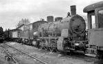 Die bereits abgestellte Lok 53 der Bentheimer Eisenbahn, eine preußische G 8 (Graffenstaden, Baujahr 1912), in Bentheim. Die als "4883 Essen" in Dienst gestellte Lok wurde von der Reichsbahn als 55 2118 übernommen. Am 25.01.1929 kam sie als Lok 43 zur Bentheimer Eisenbahn. Ab 1936 war sie dort als Nr. 53 bis März 1961 im Einsatz. (27.05.1961) <i>Foto: Gerhard Moll</i>