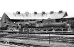 38 3026, die während ihrer gesamten Einsatzzeit von 1927 bis 1964 in Fulda stationiert, wendet auf der Drehscheibe im Bw Bebra. (12.07.1962) <i>Foto: Gerhard Röder</i>