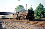 Die Trierer 01 062 fährt mit dem D 158 (Düsseldorf - Saarbrücken) durch Leverkusen-Küppersteg. (05.1967) <i>Foto: Harald Vogelsang</i>
