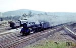 01 061 verlässt mit E 825 nach Koblenz den Bahnhof Ehrang. Die Gleiskreuzung dient ausfahrenden Güterzügen aus dem Ehranger Rangierbahnhof zur Eifelbahn. (13.04.1968) <i>Foto: Harald Vogelsang</i>