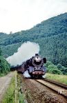 Die Trierer 01 073 mit dem morgendlichen E 555 nach Köln gegen 7.15 Uhr im Kylltal bei Auw. (07.1968) <i>Foto: Harald Vogelsang</i>