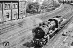 38 2317 vom Bw Wuppertal-Langerfeld ist als Lz in Wuppertal-Elberfeld unterwegs. (05.1961) <i>Foto: Robin Fell</i>