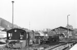 Die Saalfelder Köf 100 864 (KHD, Baujahr 1943) als Rangierlok im Bahnhof Uhlstädt. (07.01.1990) <i>Foto: Thomas Fischer</i>