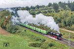 50 4073 mit dem Hackschnitzelzug DGS 95711 bei Mündling. (21.09.2026) <i>Foto: Joachim Schmidt</i>