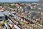 50 4073 und 52 8168 starten mit dem Zuckerrübenzug DGS 88987 nach Donauwörth im Bahnhof Nördlingen. (21.09.2026) <i>Foto: Joachim Schmidt</i>