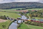 Über die Wörnitzbrücke bei Hoppingen befördert 58 1111 den Fotogüterzug DGS 55554 nach Nördlingen. (21.09.2026) <i>Foto: Joachim Schmidt</i>