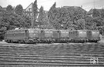Tatsächlich war die hübsch aufgereihte E-Lokaufstellung im Bw Wuppertal-Vohwinkel mit 110 507, 140 465, 140 176, 140 081 und 140 294 auch ein Bild wert. (31.05.1972) <i>Foto: Joachim Bügel</i>