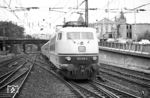 103 129 fährt mit dem IC 120 "Münchner Kindl" nach Hannover in Wuppertal-Elberfeld (heute Wuppertal Hbf) ein. (21.06.1972) <i>Foto: Joachim Bügel</i>