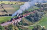 58 1111 und 50 4073 mit DGS 59942 auf dem Arrabach-Viadukt bei Altentrüdingen. (22.09.2026) <i>Foto: Joachim Schmidt</i>