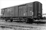 Für den Verkehr mit Großbritannien beschaffte die DB im Jahre 1953 gedeckte Fährbootwagen der Bauart "Gbmhs 51", die der eingeschränkten Lademaßbegrenzungslinie der britischen Eisenbahn entsprachen. (1953) <i>Foto: Bustorff</i>