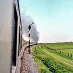 Freie Fahrt für den 012-geführten E 1706 bei Hattstedt kurz vor Husum. (06.1970) <i>Foto: Ulrich Hesse</i>