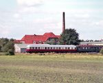 Am 15. November 1927 wurde die Kleinbahn Niebüll–Dagebüll AG gegründet, die am 21. Dezember 1964 in die die Nordfriesische Verkehrsbetriebe AG (NVAG) aufging. An ihr waren das Land Schleswig-Holstein sowie der Kreis Nordfriesland und die Stadt Wyk auf Föhr beteiligt. Die NVAG engagierte sich außerdem im Busverkehr und Schienen- und Straßengüternahverkehr. Hier ist der T 3 (MaK, Baujahr 1960) der NVAG in Niebüll unterwegs. Am 1. Januar 2004 übernahm die Norddeutsche Eisenbahngesellschaft Niebüll GmbH (NEG), eine 100-prozentige Tochter der Chemins de Fer Luxembourgeois (die staatliche Luxemburger Eisenbahn) den Bahnbetrieb. (08.1972) <i>Foto: Ulrich Hesse</i>