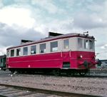 Triebwagen T 1 (DWK, Baujahr 1926) der Kleinbahn Niebüll - Dagebüll wartet im Bahnhof Niebüll auf neue Aufgaben. (08.1972) <i>Foto: Ulrich Hesse</i>