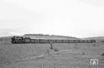 Der komplette Sonderzug mit 38 2383 und 50 3061 beim nächsten Fotohalt nahe Schalkenmehren. (04.06.1972) <i>Foto: Wolfgang Bügel</i>