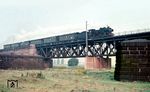 Eine P 8 vor P 3621 (Mönchengladbach - Düsseldorf Hbf) auf der Hammer Rheinbrücke zwischen Neuß und Düsseldorf. (07.1964) <i>Foto: Rolf Hahmann</i>