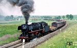 044 480 (Bw Rottweil) mit einem Durchgangsgüterzug bei Spaichingen. (05.1971) <i>Foto: Rolf Hahmann</i>