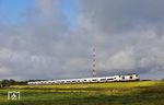 248 501 mit Tz 1813 des ICE 2311 von Westerland (Sylt) nach Köln, der an diesem Tag nur bis Essen Hbf fuhr, am Beginn des Hindenburgdamms östlich von Morsum. Der ICE L-Talgo-Zug steht nicht nur wegen seiner weiterhin andauernden hohen Verspätungsquote in der Kritik, so kamen z.B. im September 2026 gerade einmal 16 % des ICE 2311 pünktlich an, auch die Laufruhe der Fahrzeuge bei höheren Geschwindigkeiten ist im Vergleich zu seinem Vorgänger des IC 1 deutlich schlechter. (30.08.2026) <i>Foto: Joachim Bügel</i>