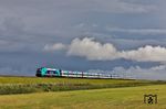 245 202 vor RE 11056 nach Westerland (Sylt) bei "Theaterbeleuchtung" auf dem Hindenburgdamm östlich von Morsum. (31.08.2026) <i>Foto: Joachim Bügel</i>