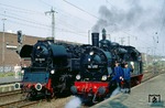 Zum Auftakt des Nostalgieprogramms der DB präsentieren sich die beiden Reichsbahn-Maschinen 65 1949 und 94 1292 beim offiziellen Fototermin in Düsseldorf Hbf. (20.08.1998) <i>Foto: Joachim Bügel</i>